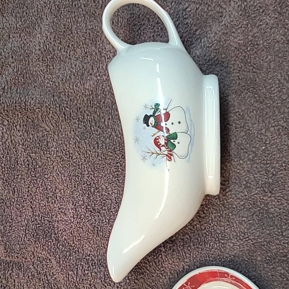Royal seasons stoneware gravy boat with saucer